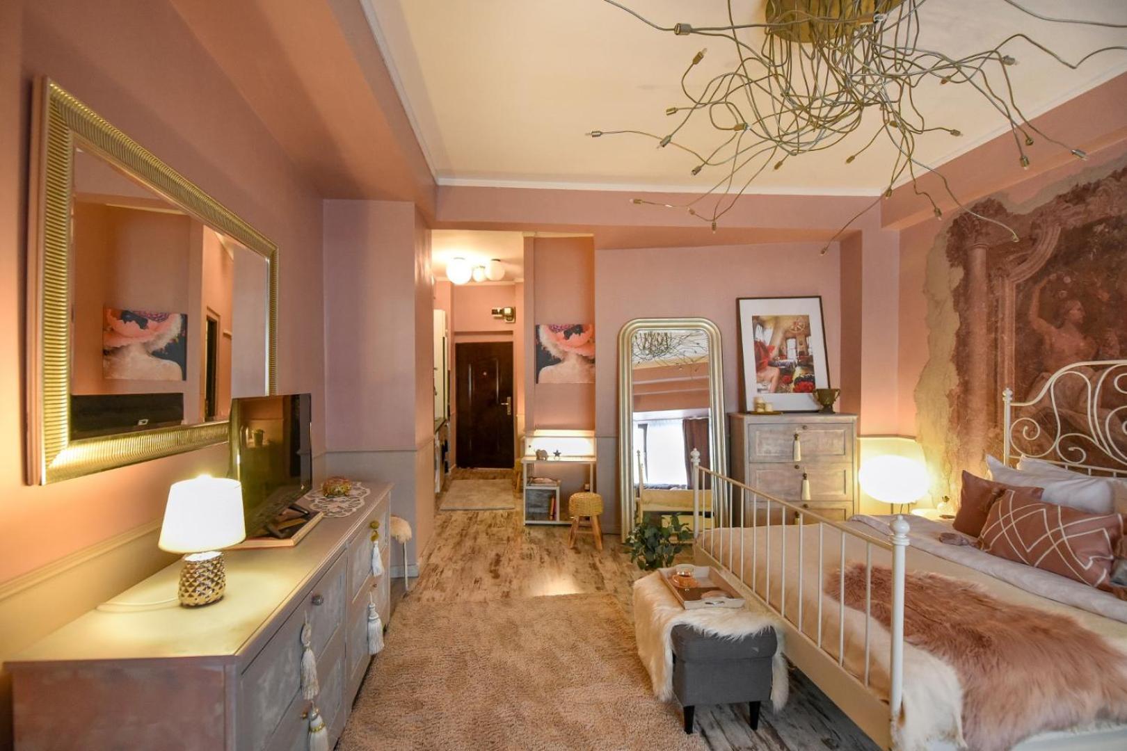 Magic Studio - A Central Fairytale Experience Bukarest Kültér fotó